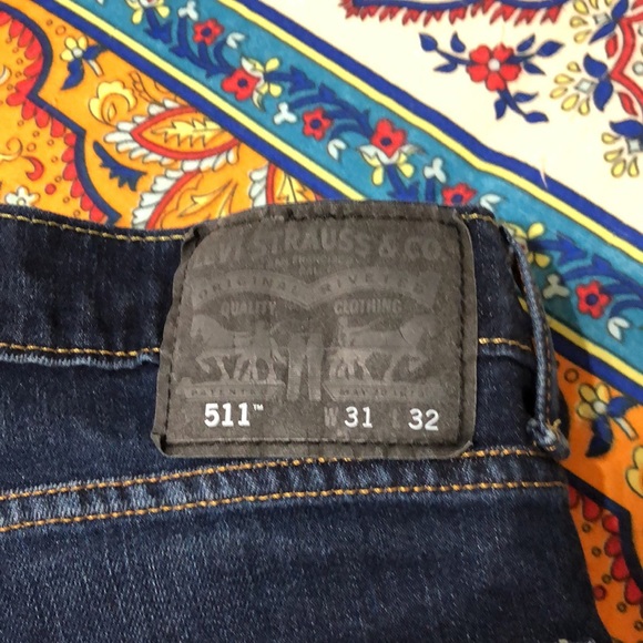 LEVI'S MEN’s JEANS STYLE 511. 31x32. DISTRESSED &EUC. SLIM FIT W/A GREAT TAPER.! - Picture 4 of 5